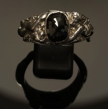 18k (750/°°) white gold man's ring, the setting...