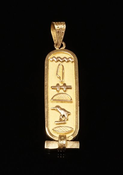 PENDENTIF en or jaune 18K (750/°°) figurant...