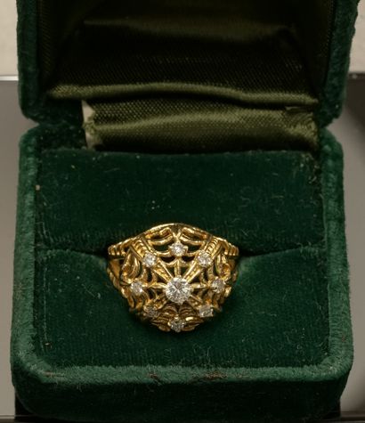 FABERGE, Attribué à - BAGUE en or jaune 18k...
