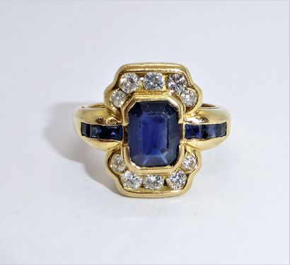 RING in 18K yellow gold (750/°°) set with...