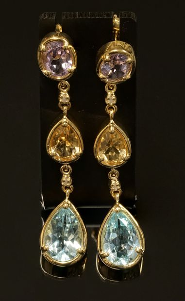 PAIR OF EARRINGS in gilt silver 925/°° (vermeil)...