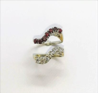 2 BAGUES en or blanc 18K (750/°°), alliances...