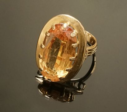 RING in 18K yellow gold (750/°°), set with...