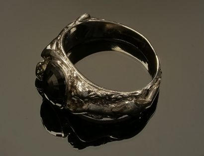 18k (750/°°) white gold man's ring, the setting...