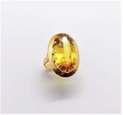 RING in 18K yellow gold (750/°°), set with...