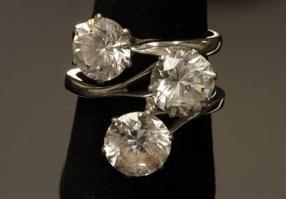 ENSEMBLE de 2 BAGUES en or gris 18k (750/°°)...