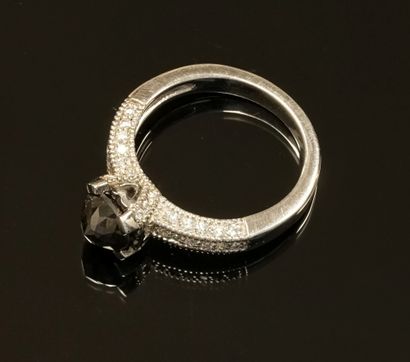 Silver ring 925/°° centered with a black...