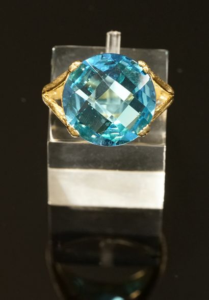 BAGUE en argent doré (vermeil) 925/°° centrée...