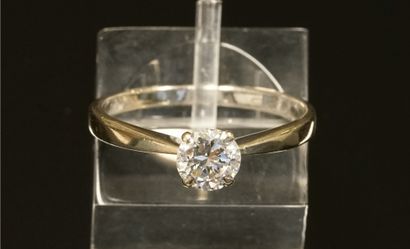 SOLITARY RING in 18k (750/°°) white gold...