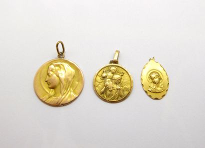 LOT OF 3 MEDALS in 18K yellow gold (750/°°),...