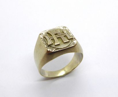 CHEVALIERE en or blanc18K (750/°°), modèle...