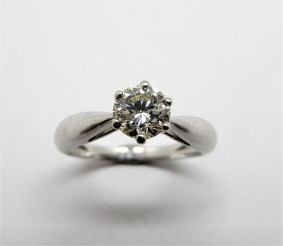 RING in 18K (750/°°) white gold, set with...