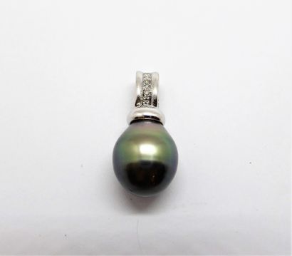 18K (750/°°) white gold pendant set with...