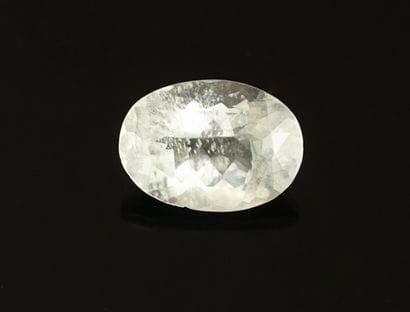 AIGUE-MARINE facettée ovale sur papier. 4.10ct....