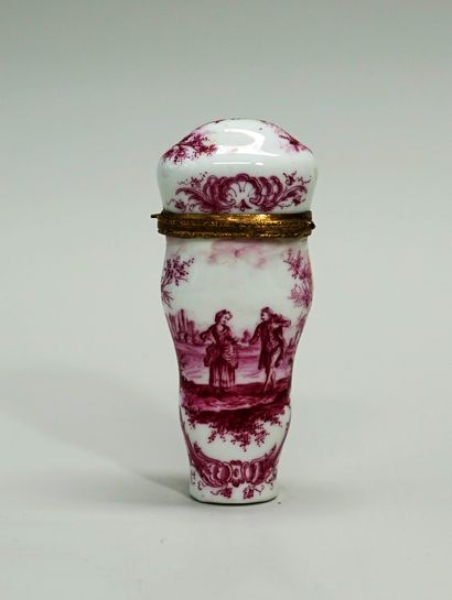 White porcelain case decorated with monochrome...