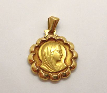 MEDAILLE religieuse en or jaune 18K (750/°°)...