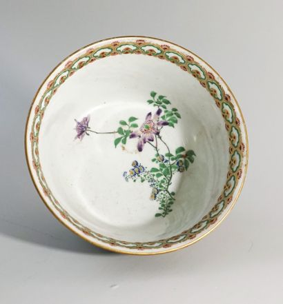 Kutani porcelain bowl with floral decoration...