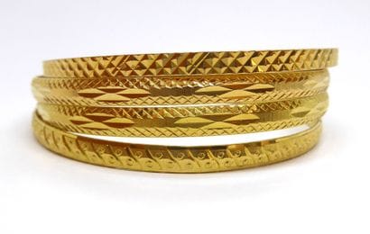 SET of 4 chased JONCS in 18K (750/°°) yellow...