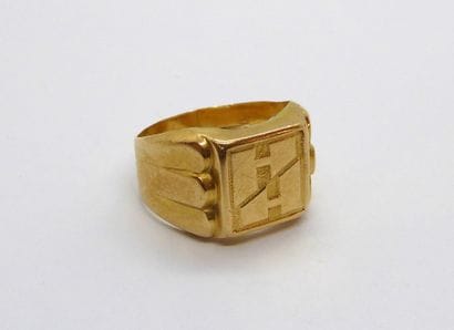 HORSE in 18K (750/°°) yellow gold, engraved...