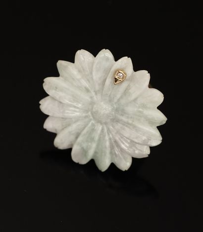 IMPORTANTE BAGUE représentant une fleur taillée...