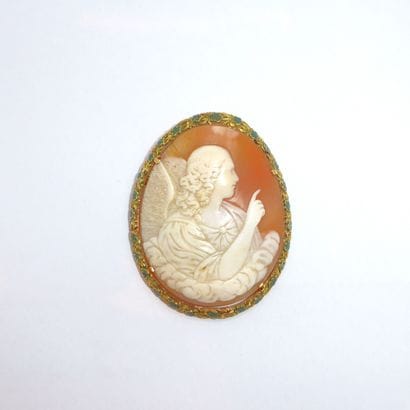 Imposing 18K (750/°°) yellow gold cameo featuring...