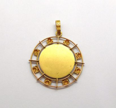 Religious medal in 18K yellow gold (750/°°)...