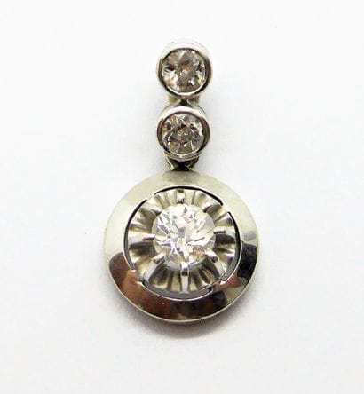 PENDANT in 18K (750/°°) white gold, set with...