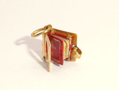 RARE PENDENTIF breloque en or jaune 18K (750/°°)...