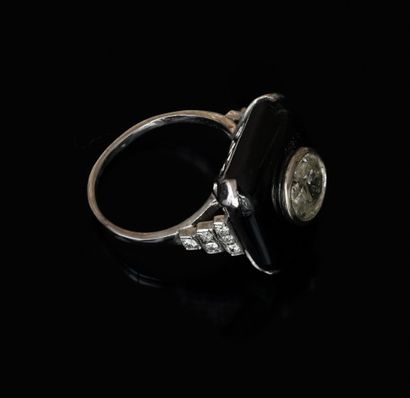 Art Deco style ring in 18k (750/°°) white...
