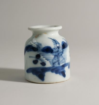 Small blue and white porcelain scholar's...