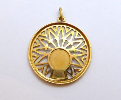 MEDAILLE religieuse en or jaune 18K (750/°°)...