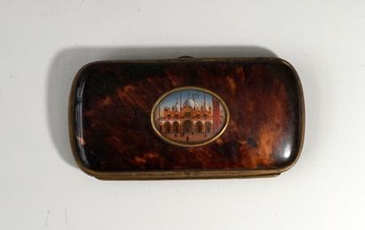 Cigar case in tortoise shell. Centered with...