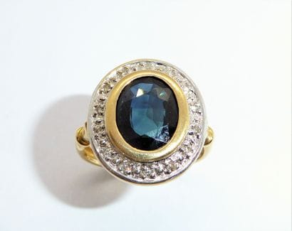 RING in 18K (750/°°) yellow gold, set with...