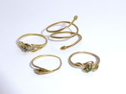 LOT of 4 RINGS in 18K yellow gold (750/°°),...