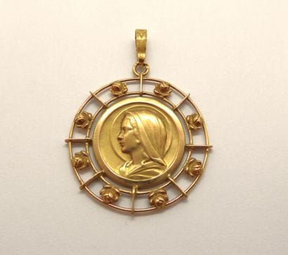 Religious medal in 18K yellow gold (750/°°)...