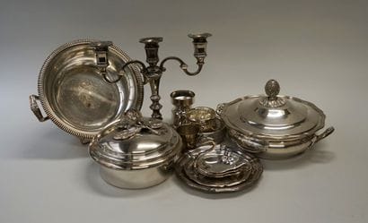 Set in silver plated metal including:

-...