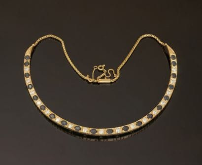 NECKLACE in 18ct (750/°°) yellow gold, the...