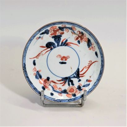 Imari polychrome porcelain saucer. 19th century....