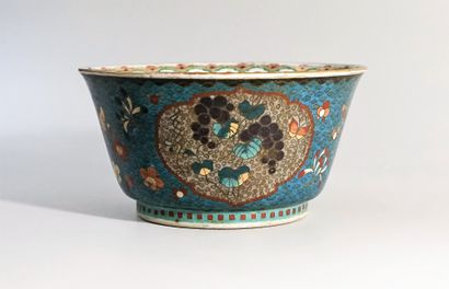 Kutani porcelain bowl with floral decoration...