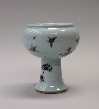 Porcelain bowl on pedestal with 