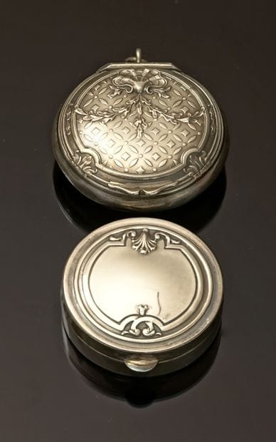 SET of 2 silver pill boxes min 800/°°, round...