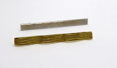 SET of 2 CRAVATE PINS in 18K (750/°°) yellow...