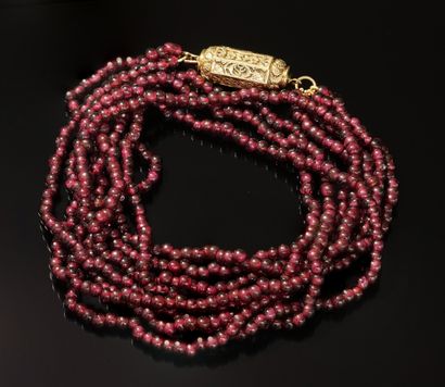 NECKLACE with 4 rows of smooth garnet beads....