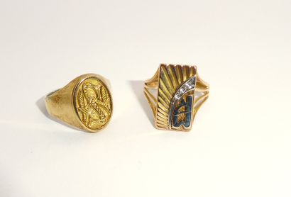 LOT OF 2 HORSE RINGS in 18K yellow gold (750/°°),...