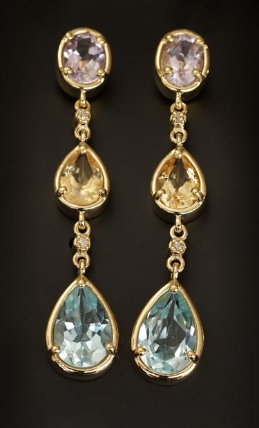 PAIR OF EARRINGS in gilt silver (vermeil)...
