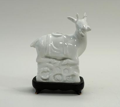 Pair of lions in turquoise porcelain, sitting...