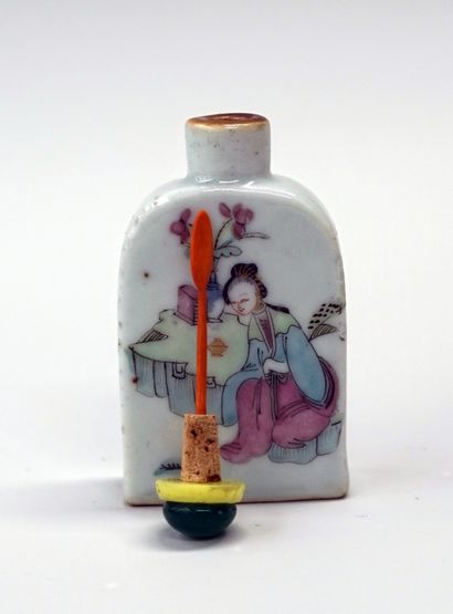 Rectangular porcelain snuffbox with 