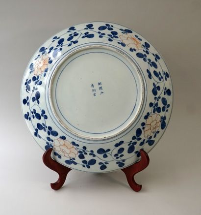 Porcelain dish with polychrome 