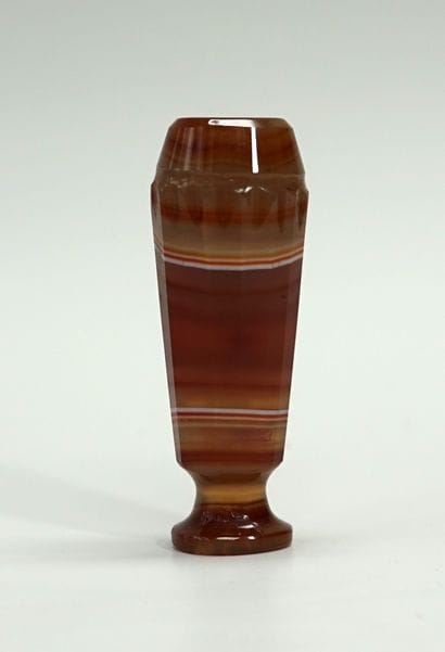 IMPORTANT STAMP in rubbed agate, monogrammed...