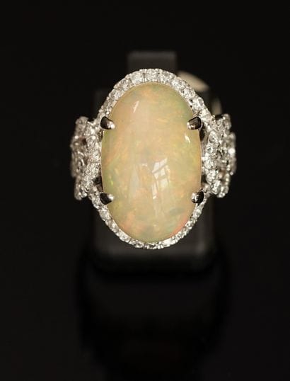 RING in 18k (750/°°) white gold, the openwork...